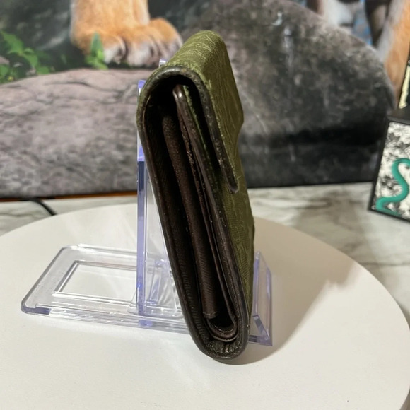 Louis Vuitton Green Canvas Trifold Wallet in GUC - Picture 4 of 15